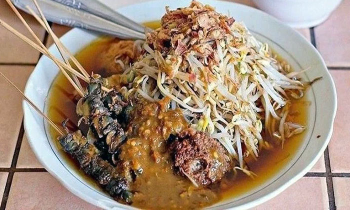 lontong balap khas surabaya