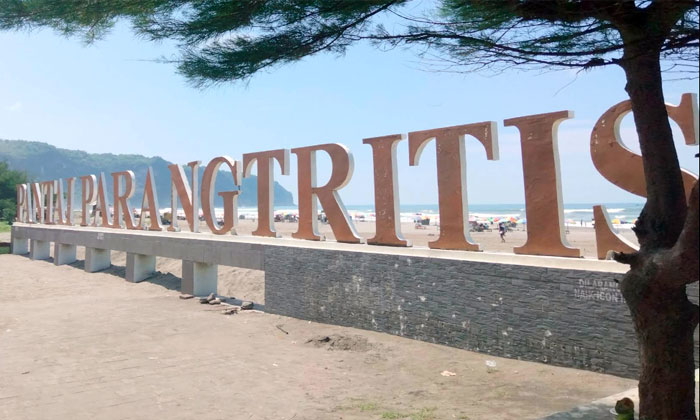 pantai parangtritis yogyakarta